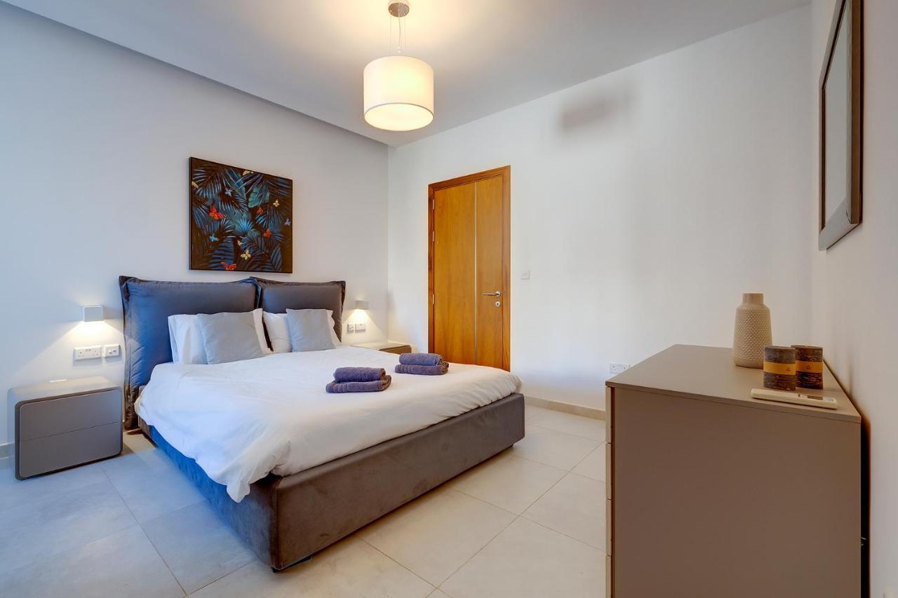 Luxe Apartment With Valletta And Harbour Views Sliema Bagian luar foto