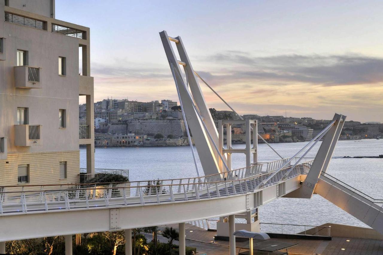 Luxe Apartment With Valletta And Harbour Views Sliema Bagian luar foto