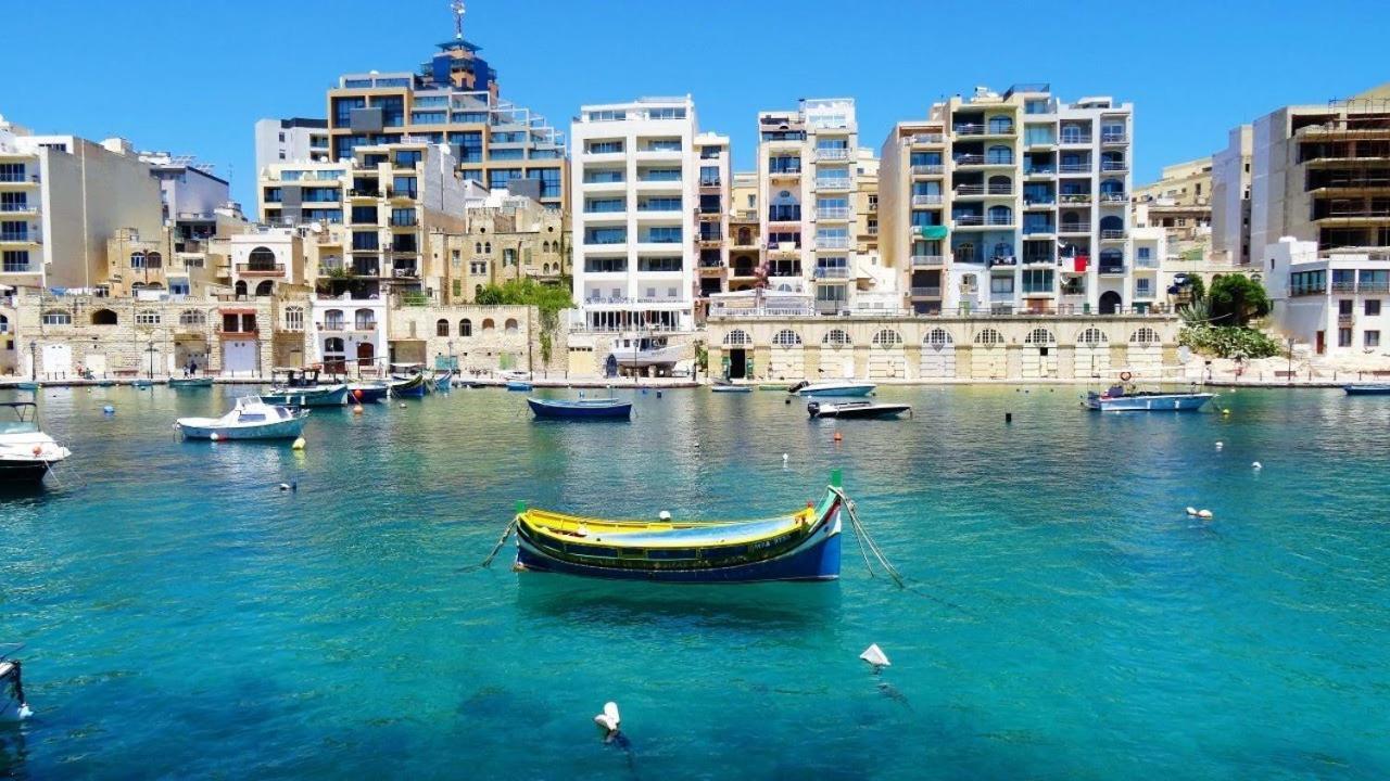Luxe Apartment With Valletta And Harbour Views Sliema Bagian luar foto