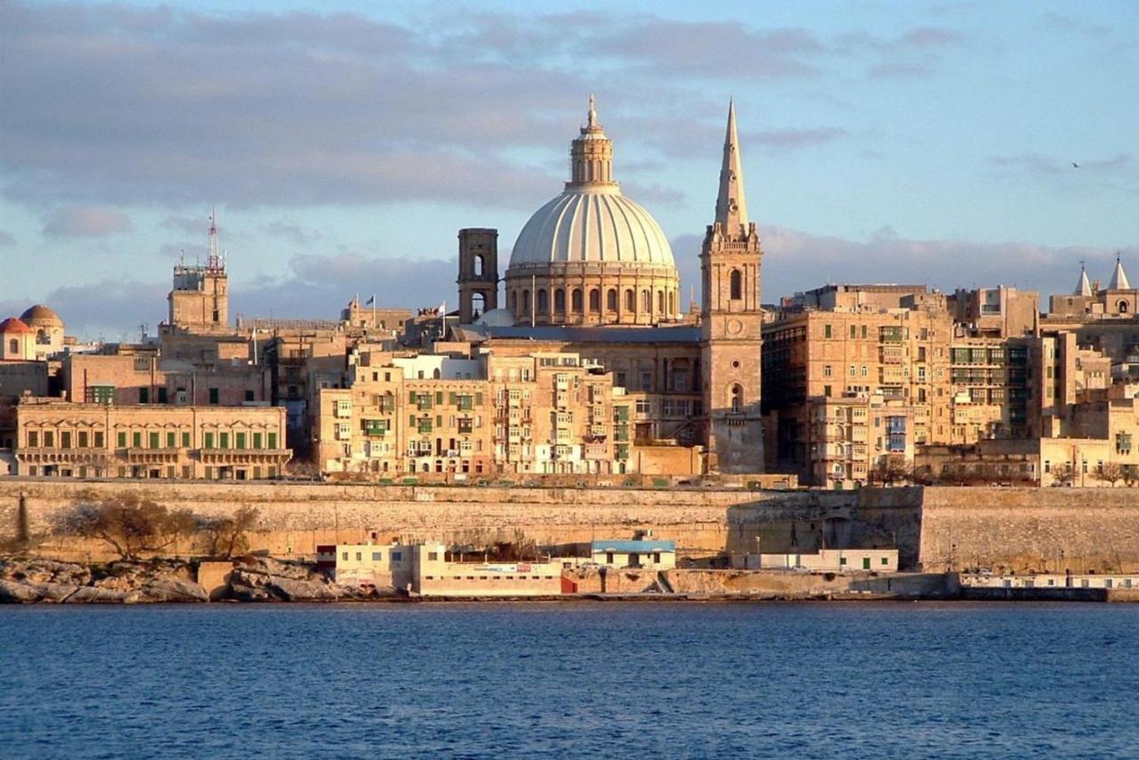 Luxe Apartment With Valletta And Harbour Views Sliema Bagian luar foto
