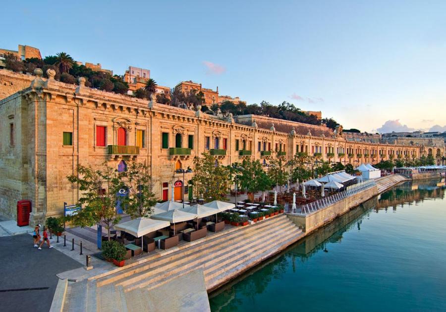 Luxe Apartment With Valletta And Harbour Views Sliema Bagian luar foto
