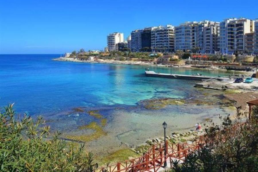 Luxe Apartment With Valletta And Harbour Views Sliema Bagian luar foto