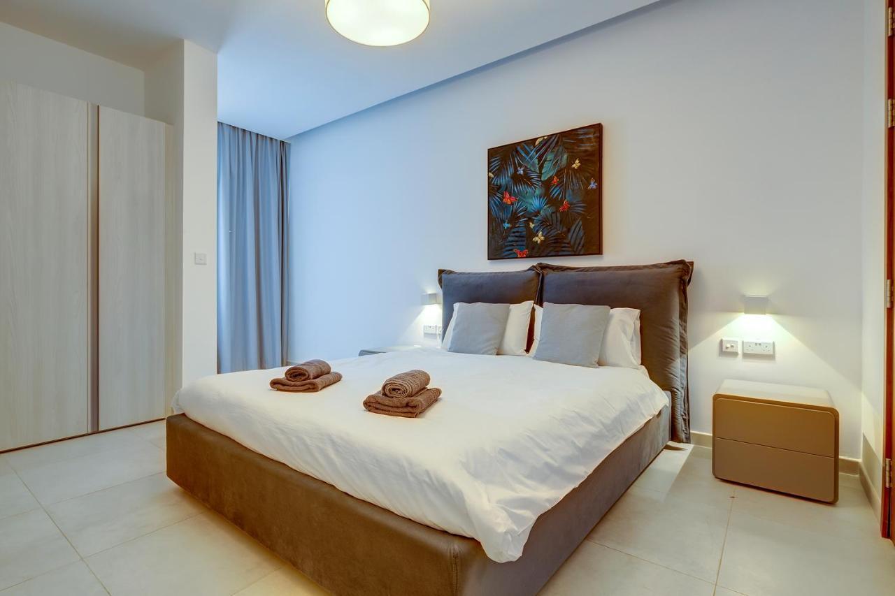 Luxe Apartment With Valletta And Harbour Views Sliema Bagian luar foto
