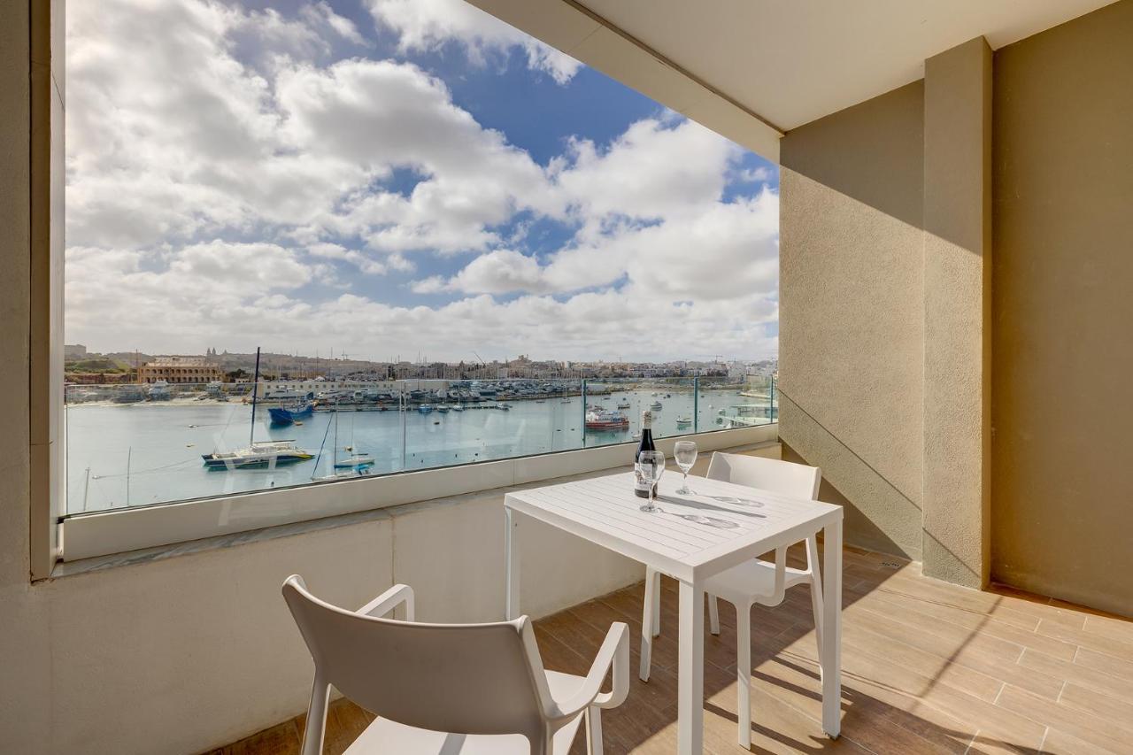 Luxe Apartment With Valletta And Harbour Views Sliema Bagian luar foto